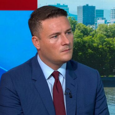 BBC and Glastonbury have got questions to answer over chants at festival, says Streeting