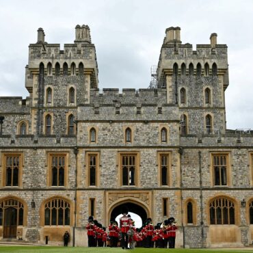 Man arrested on suspicion of breaking into Windsor Castle grounds