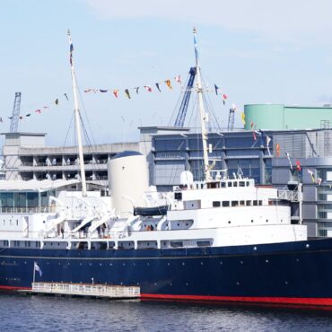 Buckingham Palace lobbied the government for a new royal yacht, files reveal