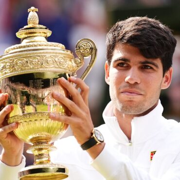 How much do tennis players earn in prize money at Wimbledon?