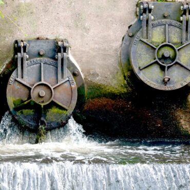 £104bn of water industry investment will come from bill payers, Reed concedes
