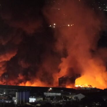 Large fire breaks out at warehouse in London
