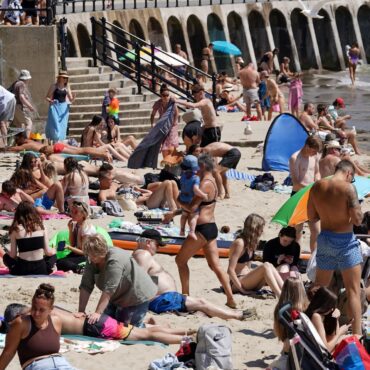 Heatwave set to peak today, with warning of potential rise in deaths