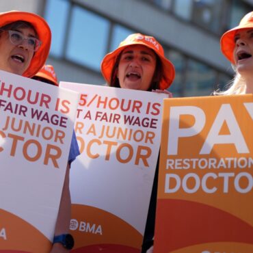 Conservatives would ban doctor strikes, Badenoch says