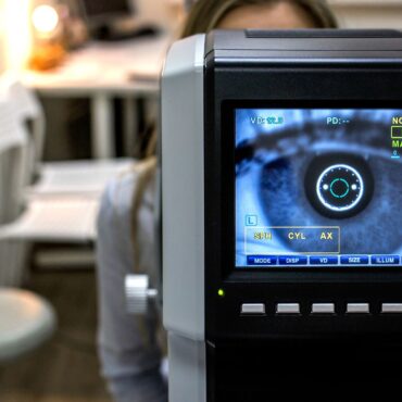 Routine eye scan ‘could predict 10-year heart attack and stroke risk’