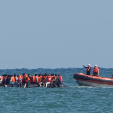 What is the UK-France migrant returns deal, who will be returned and how many?