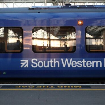 ‘Do not travel warning’ as one of UK’s biggest stations hit by ‘major signalling failure’