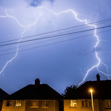 Thunderstorm warning issued by Met Office – but temperatures will remain high
