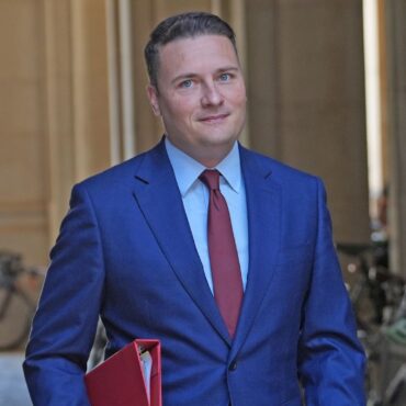 Wes Streeting says doctors’ strikes ‘a gift to Nigel Farage’