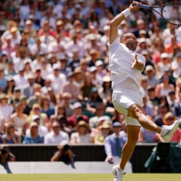 Which British tennis players are still in Wimbledon?