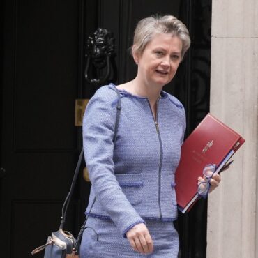 UK has ‘not fixed numbers yet’ on how many migrants to be returned to France under deal, Home Sec reveals