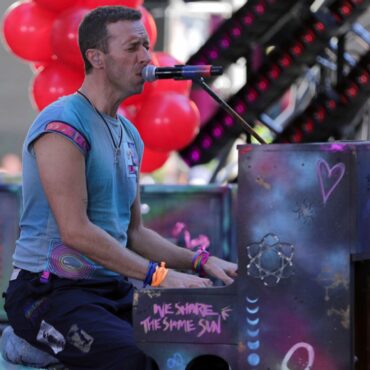 Coldplay’s viral kiss cam set to feature in UK shows
