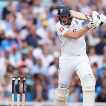 Nail-biting finish at The Oval as England need 35 runs and India four wickets | follow updates