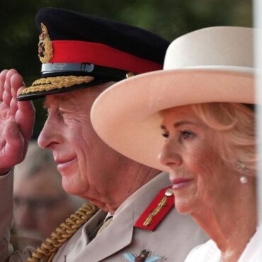 Queen appears emotional after ‘off script’ comments by veteran about King