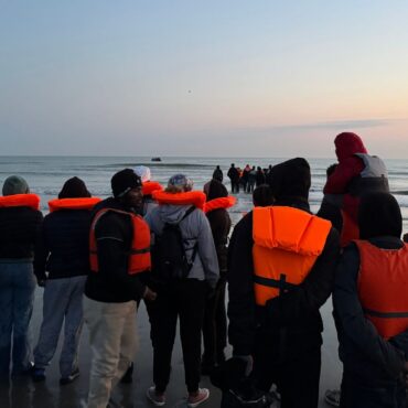 UK-France migrant returns deal comes into force