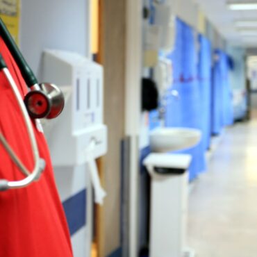 NHS to use AI technology to help free up hospital beds