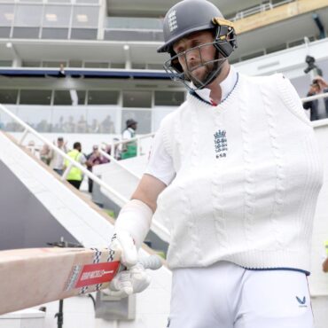 England lose nail-biting final Test to India – after injured Woakes takes to crease with arm in a sling