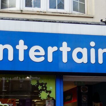 UK’s biggest independent toy shop chain given to employees