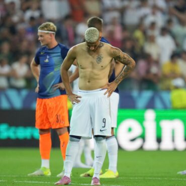 Spurs let slip 2-0 lead to lose Super Cup final on penalties
