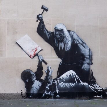 New Banksy artwork to be removed from Royal Courts of Justice