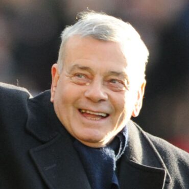 Legendary cricket umpire Dickie Bird dies