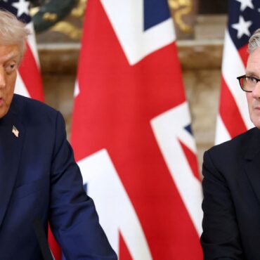 Trump tells PM how to stop small boats and makes Putin admission – but saves harshest words for Sadiq Khan