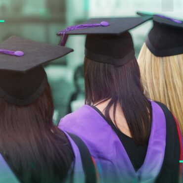 How many people are coming to Britain on student visas?