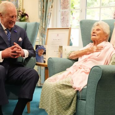 King meets the world’s oldest person – who remembers when ‘all the girls were in love with him’ 50 years ago