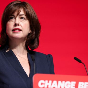 Lucy Powell calls for MPs to vote on single sex space guidance