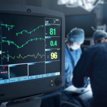 Doctor who left operation to have sex ‘at low risk’ of repeating misconduct, tribunal rules