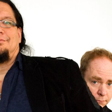 ‘Bad boys of magic’ Penn & Teller inducted into Magic Circle after 50 years of being barred