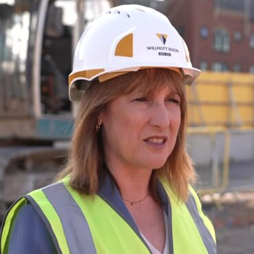 Zero growth in July as economy continued to slow, official figures show