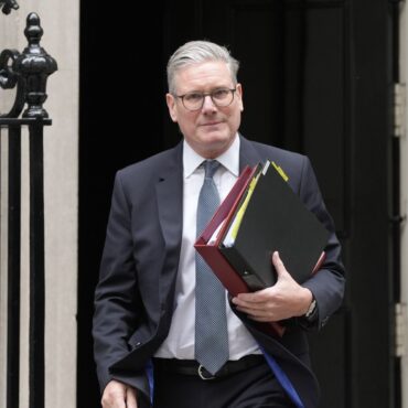 SIr Keir Starmer begins reshuffle of Downing Street team