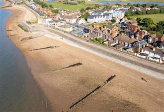 Beach cordoned off as bomb disposal team called in