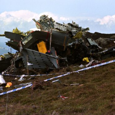 Families of 1994 Chinook crash victims seek answers as 47,000 sign petition