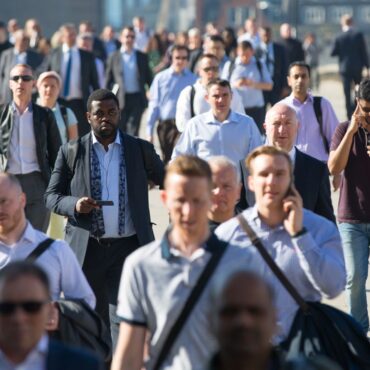 Getting a job became harder with fewer vacancies – official figures