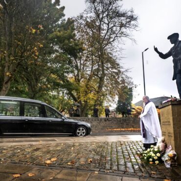 ‘Eccentric but genuine’: Legendary cricket umpire Dickie Bird remembered by sporting greats