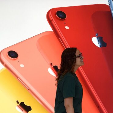 Apple and Samsung phone users could get compensation
