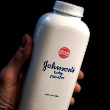 Thousands sue Johnson & Johnson in UK over cancer claims