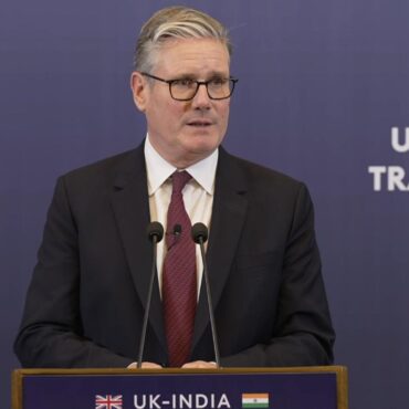 Starmer denies ministers involved in China spy trial collapse