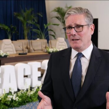 Starmer has ‘full confidence’ in national security adviser after China spy trial collapse