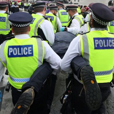 Police to get new powers to impose restrictions on repeat protests