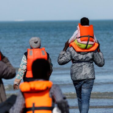 No ‘golden ticket’ for refugees as Starmer to cut family reunion and settlement rights