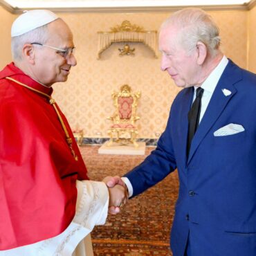 King and Pope pray together in historic first since Reformation 500 years ago