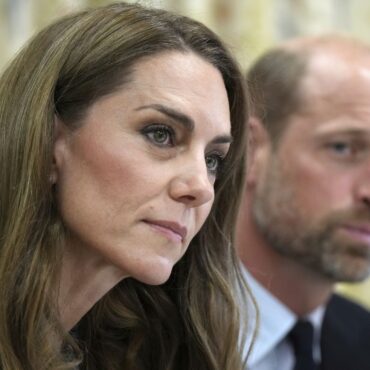 Phones creating ‘epidemic of disconnection’ in families, says Kate