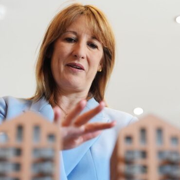 Reeves gets apology as letting agent admits it didn’t apply for rental licence for chancellor