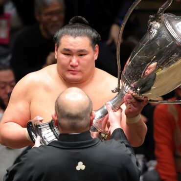 Stars of sumo head to London’s Royal Albert Hall – and noodles sell out