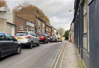 Double yellow lines proposed for high street after traffic concerns