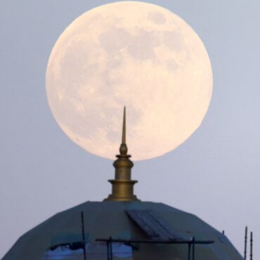 How and when to see the beaver supermoon – the biggest full moon of the year