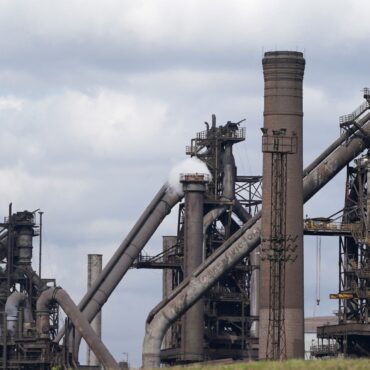 Ministers line up bankers to review options for UK steel industry